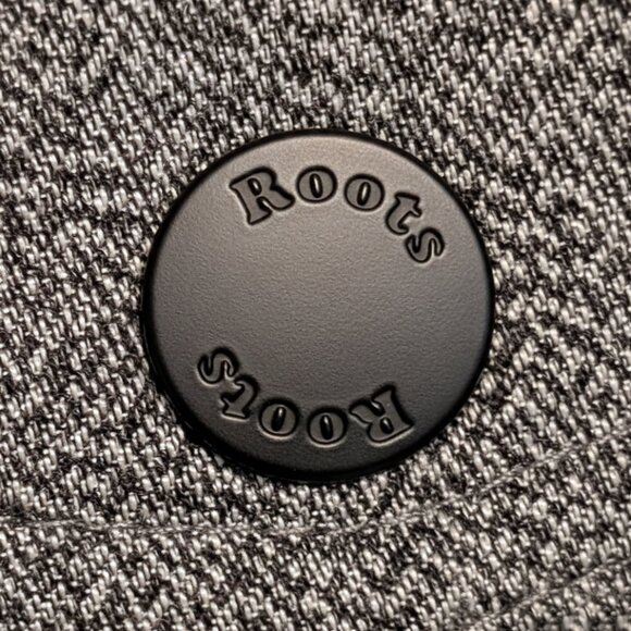 🔥 ROOTS Stylish Men's Down Hooded Jacket Size (S but fits M) – Grey Winter Coat - Picture 12 of 13